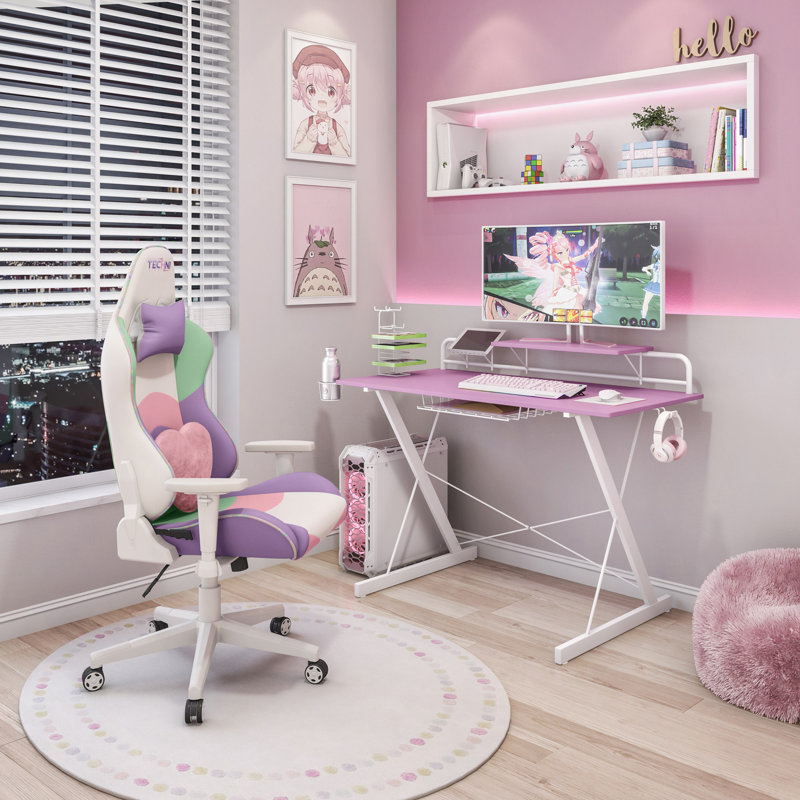 Bureau d'ordinateur avec tablettes