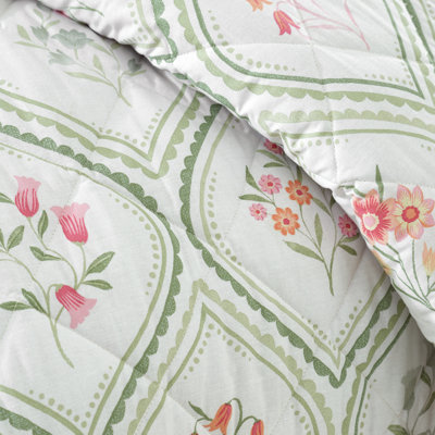Cameo Floral Reversible Bedspread
