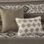 Édredon 5 pièces double / grand rayé à chevrons avec coussins décoratifs bruns. Matériau, tissu lavable à la machine et nettoyant pour les taches