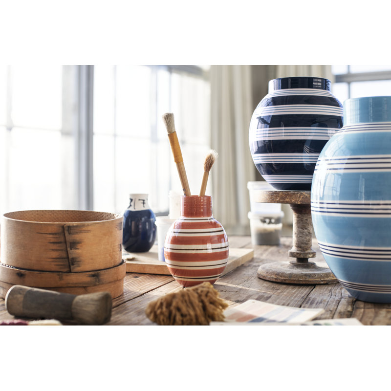 Vase de table en céramique Omaggio Nuovo, Bleu foncé / Blanc, H 8,1 po x l 7,3 po x P 7,3 po