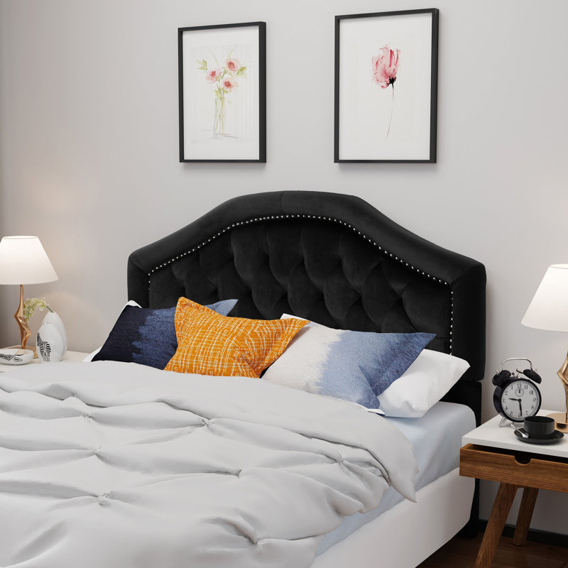 Tête de lit à boutons en velours noir rehaussant l'attrait de la chambre à coucher contemporaine, Velvet Black, Grand lit