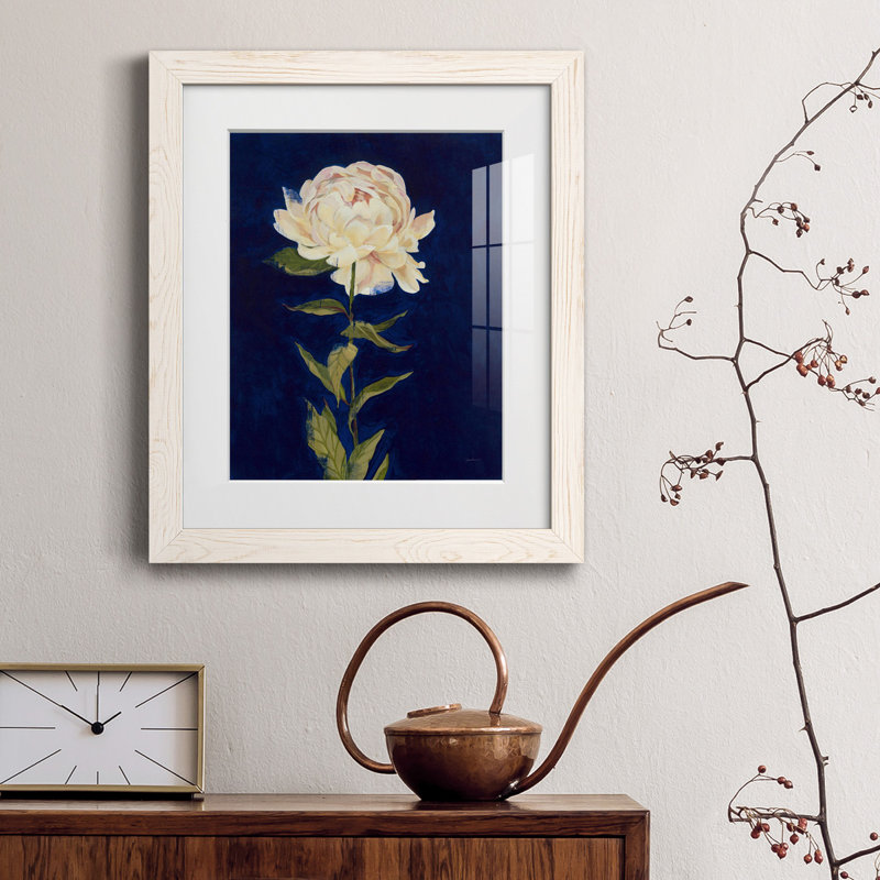 Jolie comme une pivoine - Reproduction de photo encadrée sur papier, H 24 po x l 18 po x P 1,5 po, Papier encadré blanc