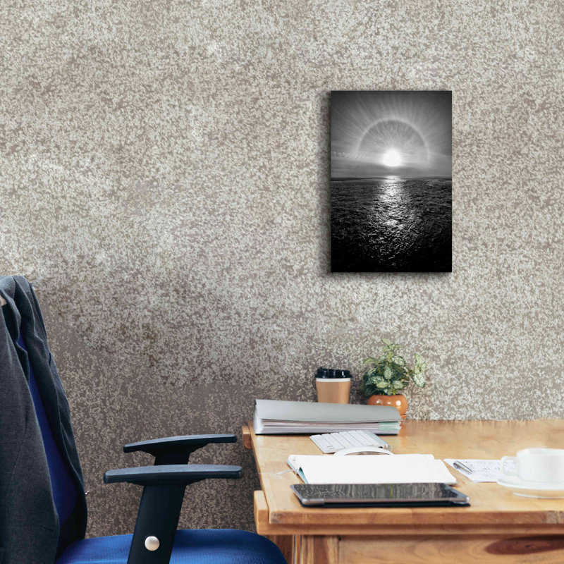 «Sun Halo Streak Silver», impression sur toile tendue, H 18 po x l 12 po x P 0,75 po