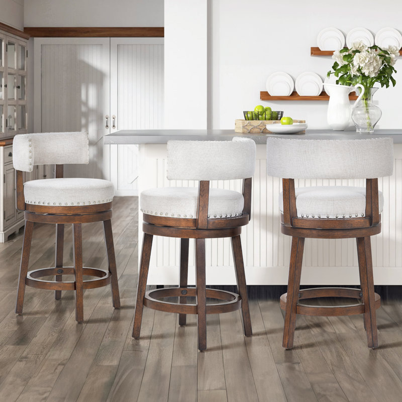 Tabouret de comptoir pivotant rembourré de 61 cm (24 po), pivotant à 360°, avec assise et dossier rembourrés, structure en bois massif, repose-pieds et garniture cloutée.