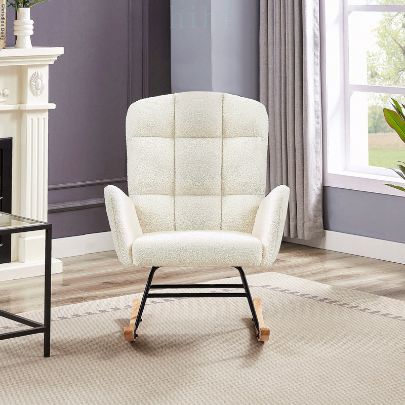 Fauteuil à bascule crème blanc avec tissu doux et structure en métal robuste pour un confort et une détente ultimes
