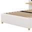 Lit plateforme tapissier avec deux prises, ports de chargement USB, deux coussins de chevet et tablettes de rangement-432939903-432939897