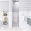 Porte de douche pivotante 24 po x 72 po | Cadre en aluminium chromé | Demi-cadre | Verre trempé 1/4 de pouce avec film antidéflagrant | Poignée en acier inoxydable