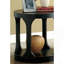 Table basse de style transitionnel avec finition noire antique et structure audacieuse avec tablette de rangement supplémentaire