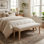Banc de chambre rembourré beige de 53 po, base de lit en bois avec siège en tissu pour la chambre à coucher, tabouret de siège de lit