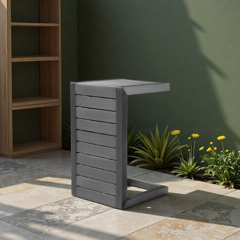 Table en forme de C, Gris