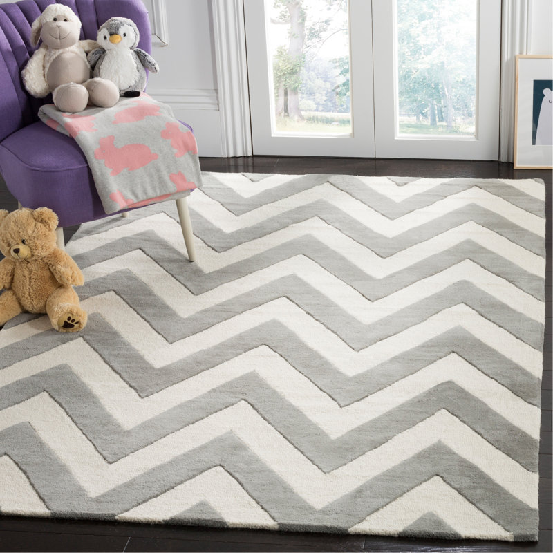 Tapis gris / ivoire en laine touffeté à la main à motif de chevrons Krystyna, Rectangle 8 pi x 10 pi
