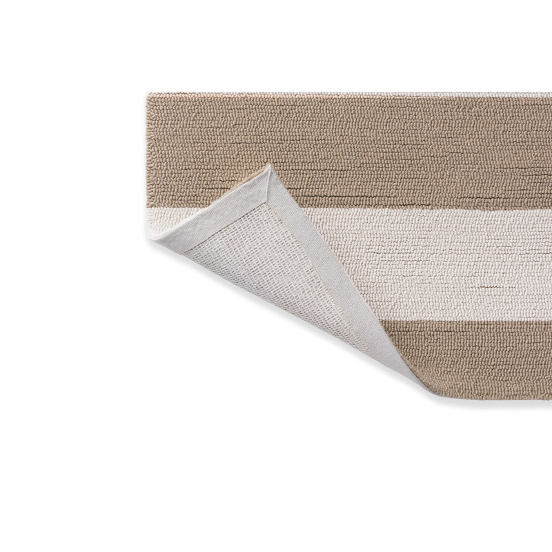 Tapis rectangulaire rayé beige / blanc en polypropylène crocheté à la main, Rectangle 4 pi 7 po x 6 pi 7 po