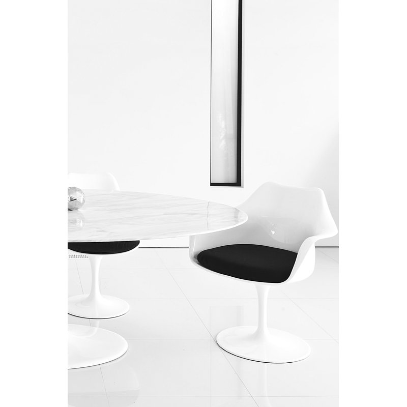 Chaise Altan, Structure blanche / coussin noir