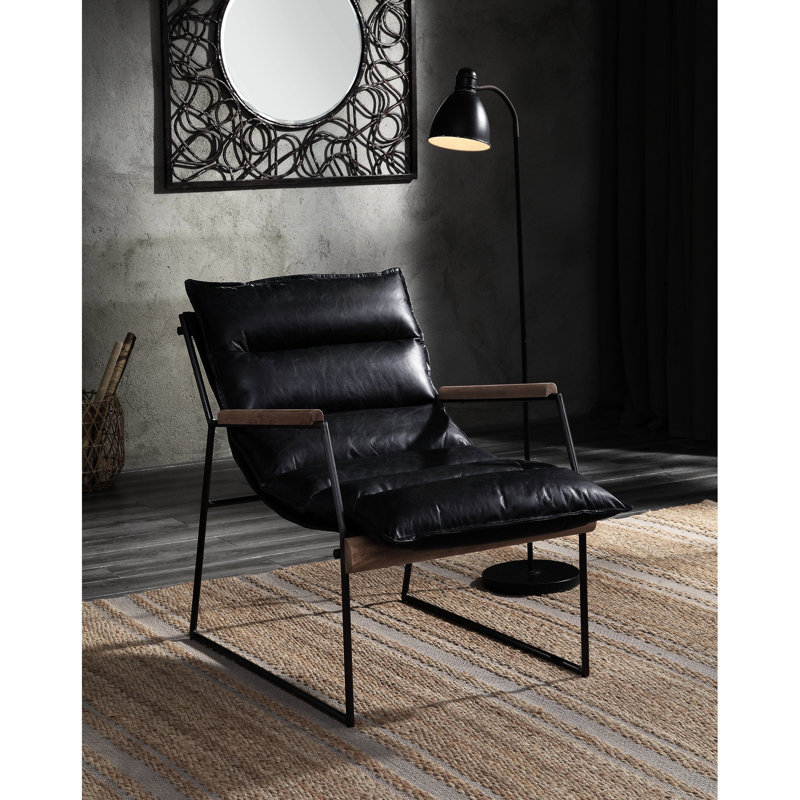 Chaise luge rembourrée en cuir - couleur pour le salon avec structure en métal robuste Design élégant espace principal