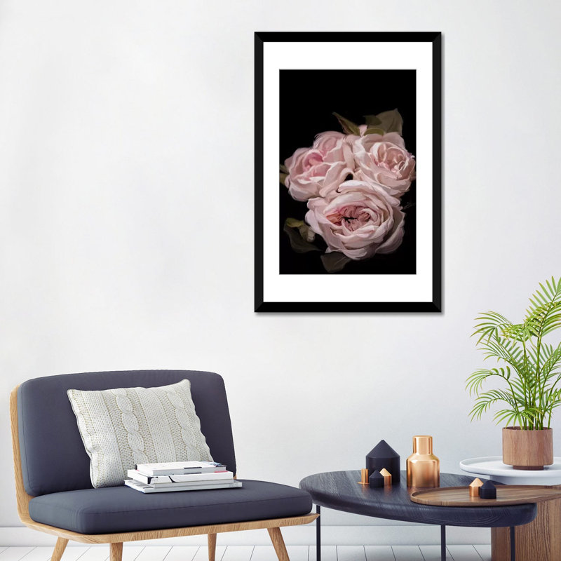 «Antique Rose», impression sur toile, H 24 po x l 16 po x P 1 po, Papier d'art encadré noir, Blanc