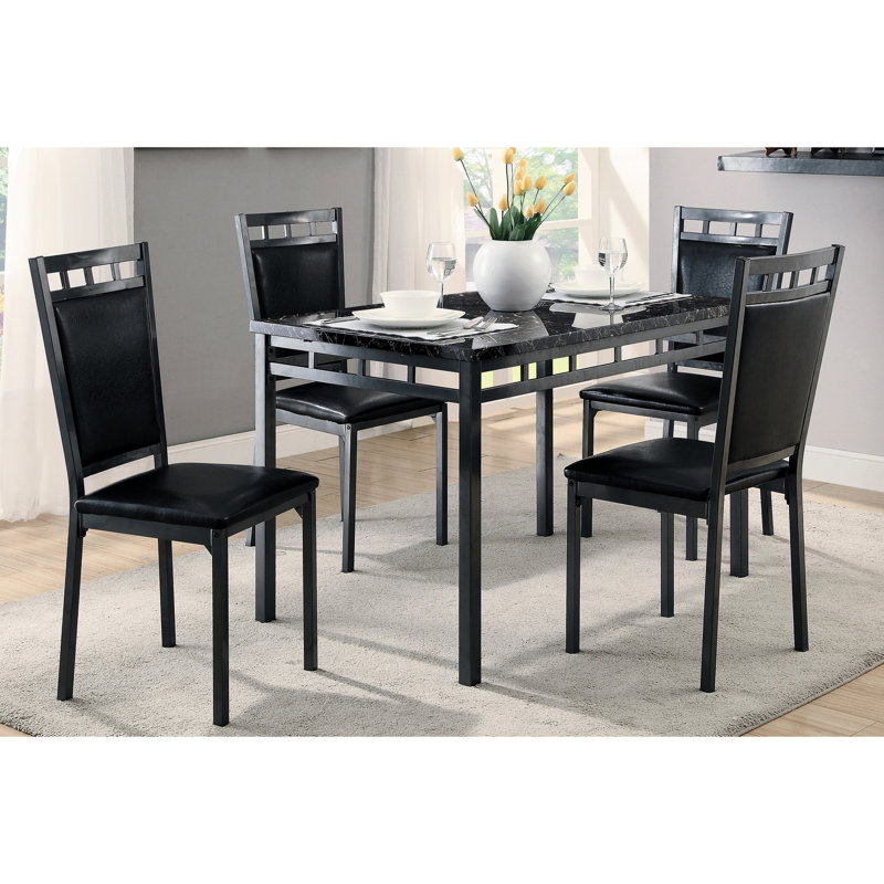 Table de salle à manger en faux marbre noir 5 pièces: table avec structure en métal et 4 chaises rembourrées. Idéal pour la salle à manger en finition: cuir