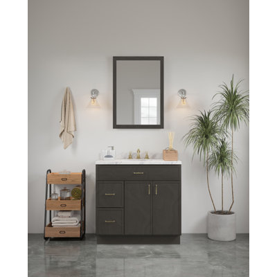 Miroir de coiffeuse mince à cadre Shaker 24 po x 34 po, gris fumé, 6B04BD806ABE4A6FBB51DEB66FB9B8EE