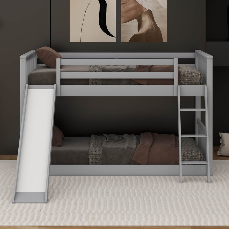 Lit superposé simple au-dessus d'un lit simple avec glissière convertible et échelle