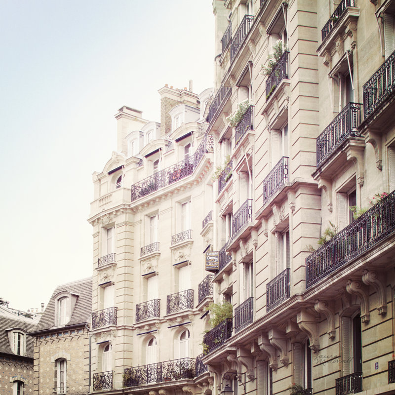 «Paris Moments III Neutral» par Laura Marshall, reproduction sur toile tendue, H 20 po x l 20 po, Cadre photo noyer, Non