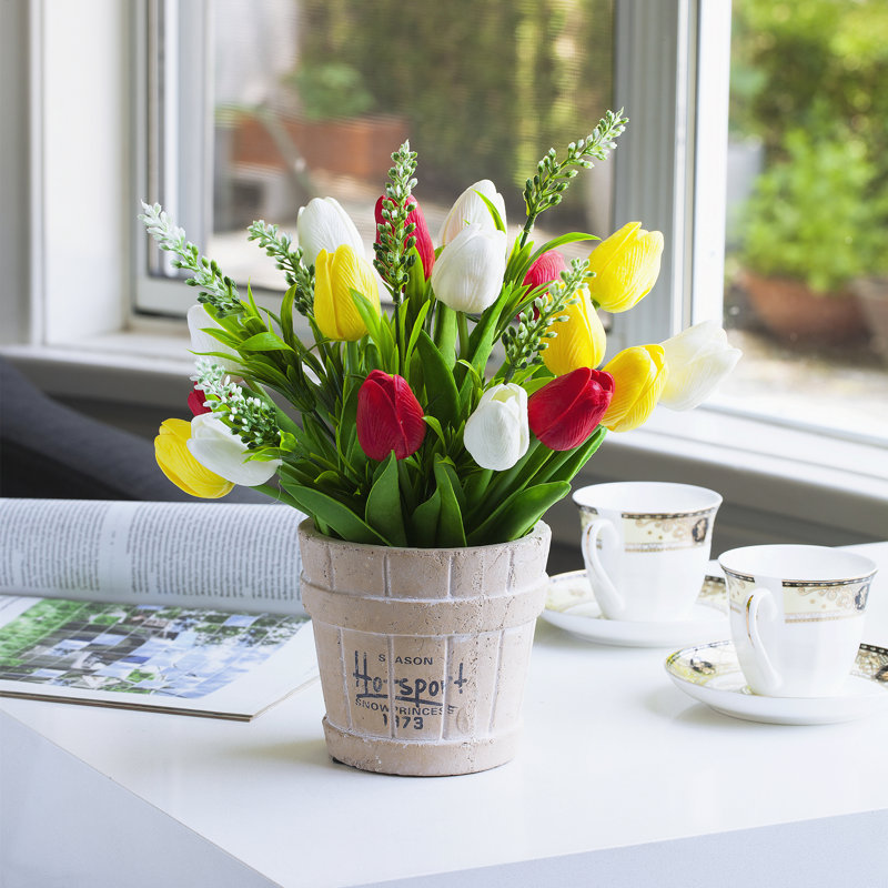 Arrangement floral de tulipes en pot