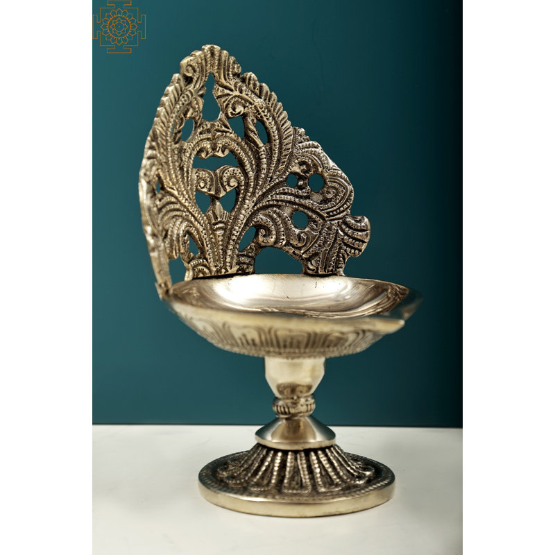 Lampe décorative en laiton faite à la main 6 po Diya - Décoration artistique inspirée de Hoysala pour l'autel, la méditation et l'élégant décor intérieur