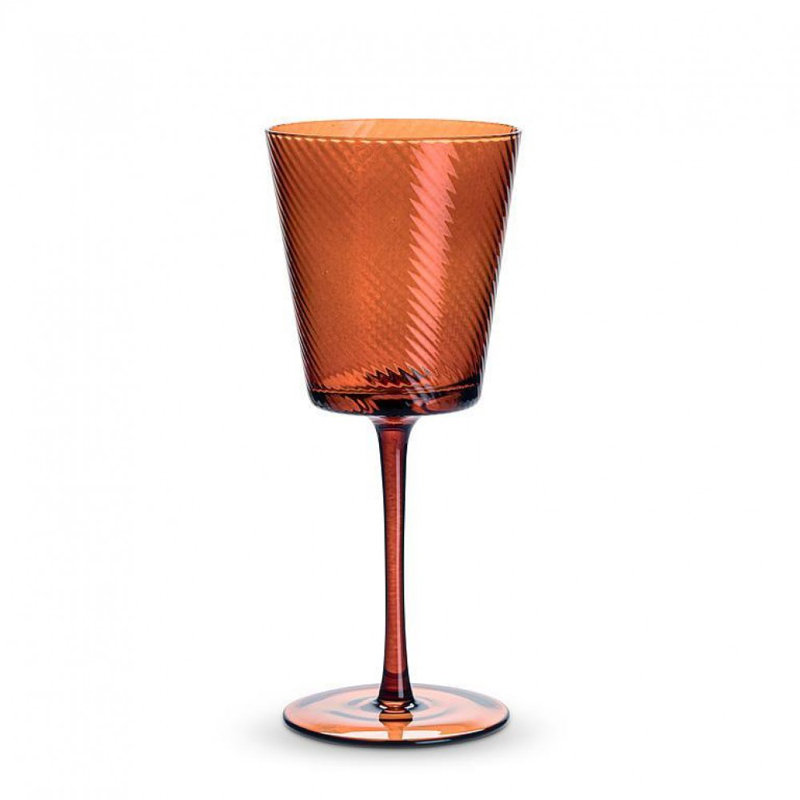 Verre à vin foncé foncé