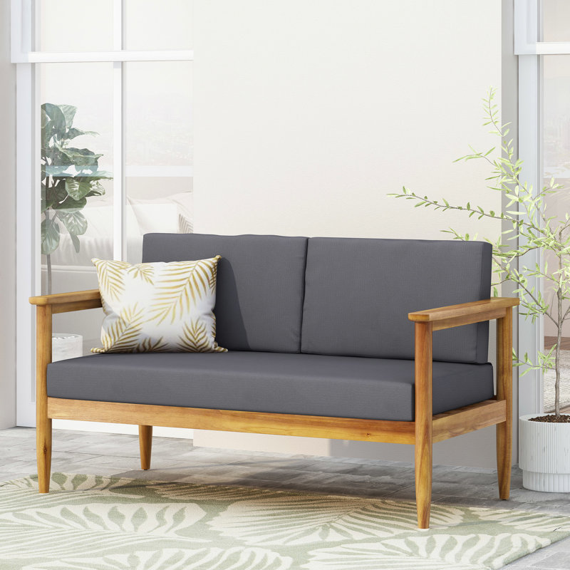 Bois gracieux avec coussin d'assise classique et contour rembourré