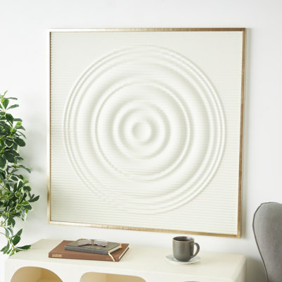 Décoration murale blanche géométrique en métal nervurée avec cadre en laiton