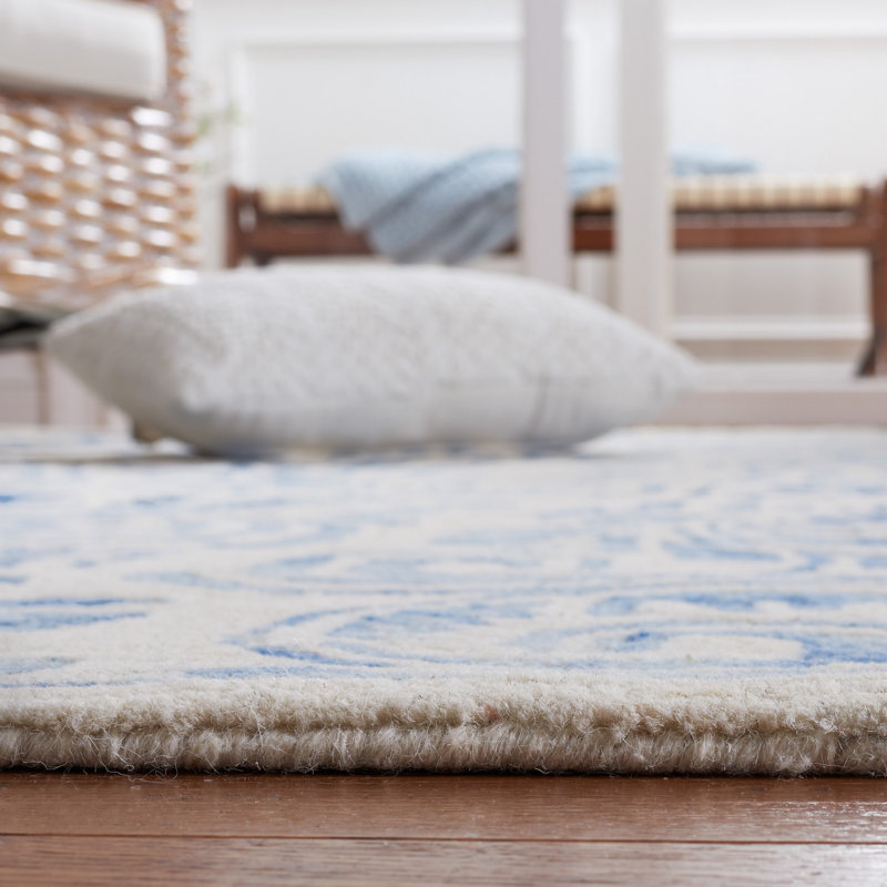 Oakton Hand Tufted Wool/Cotton/Latex Paisley Rug in Ivory/Blue, Round 7'