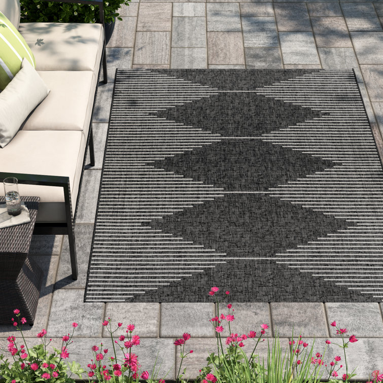 Abdulazeez Irielle Geometric Black Indoor/Outdoor Area Rug