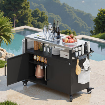 Îlot de cuisine extérieur avec plateau en acier inoxydable, armoires de rangement, tablettes réglables, support à épices et porte-serviettes, 4 roulettes verrouillables