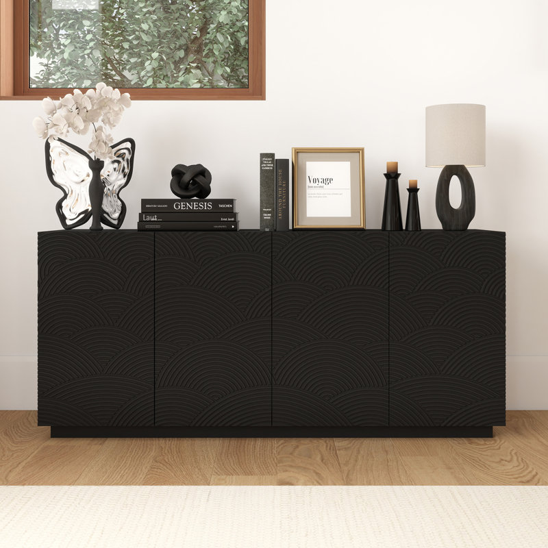 Buffet moderne en bois avec panneaux de porte en relief