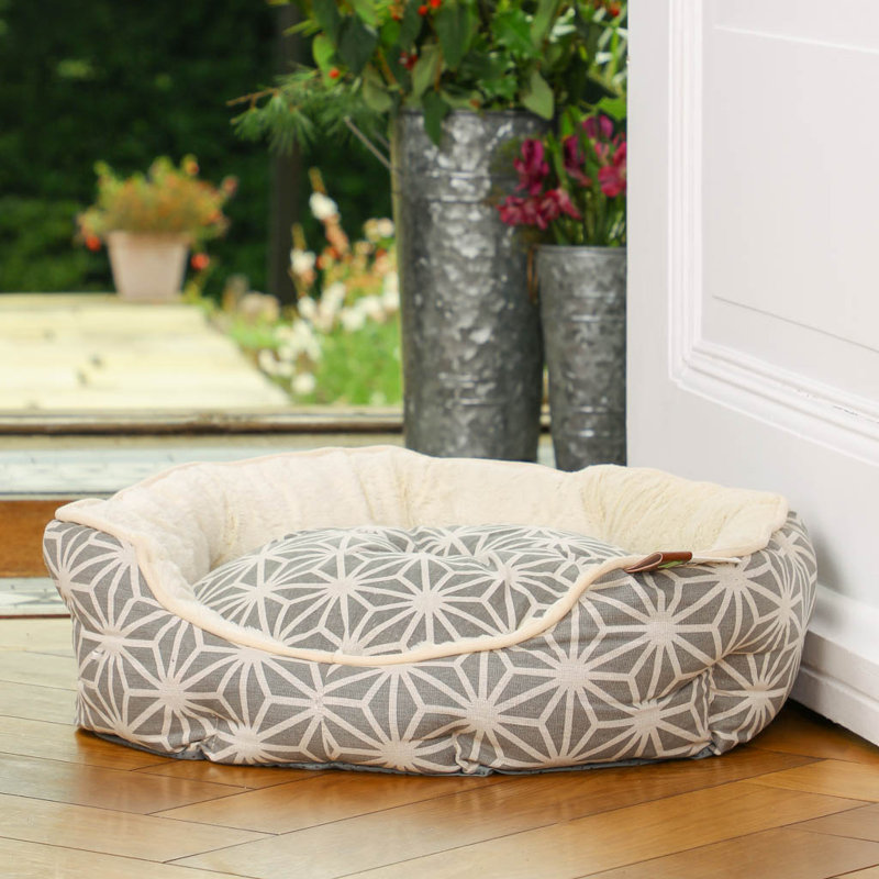 Hedrick Geometric Polyester Pet Bed