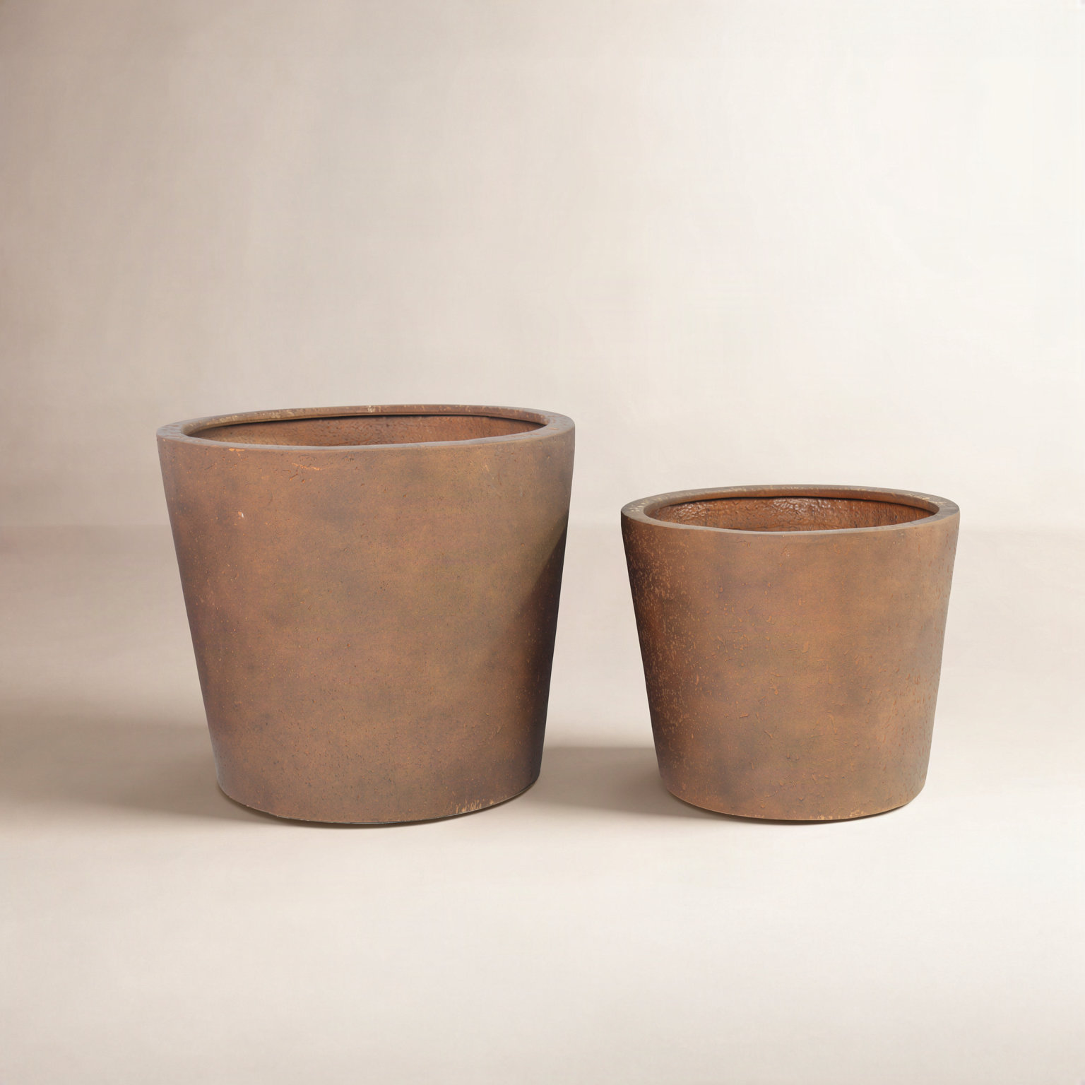 Mariano 19" Pot Planter, Rust