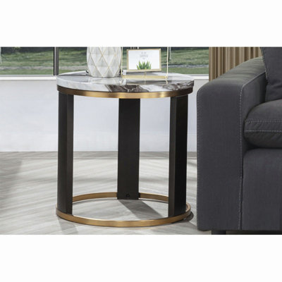 Table de bout 24 po ronde en ivoire ivoire imitation marbre, canapé de salon avec accents dorés, brun / or