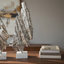 Ensemble de 2 sculptures en écorce d'arbre, marbre blanc, aluminium argenté 27 23 po