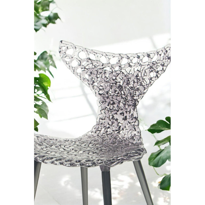 Innovative Chair – Fluid Design With Lighting Reflections And Bold Color Options