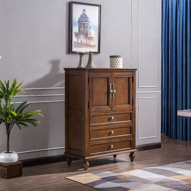 Armoire en bois massif épais avec pieds à colonnes romaines