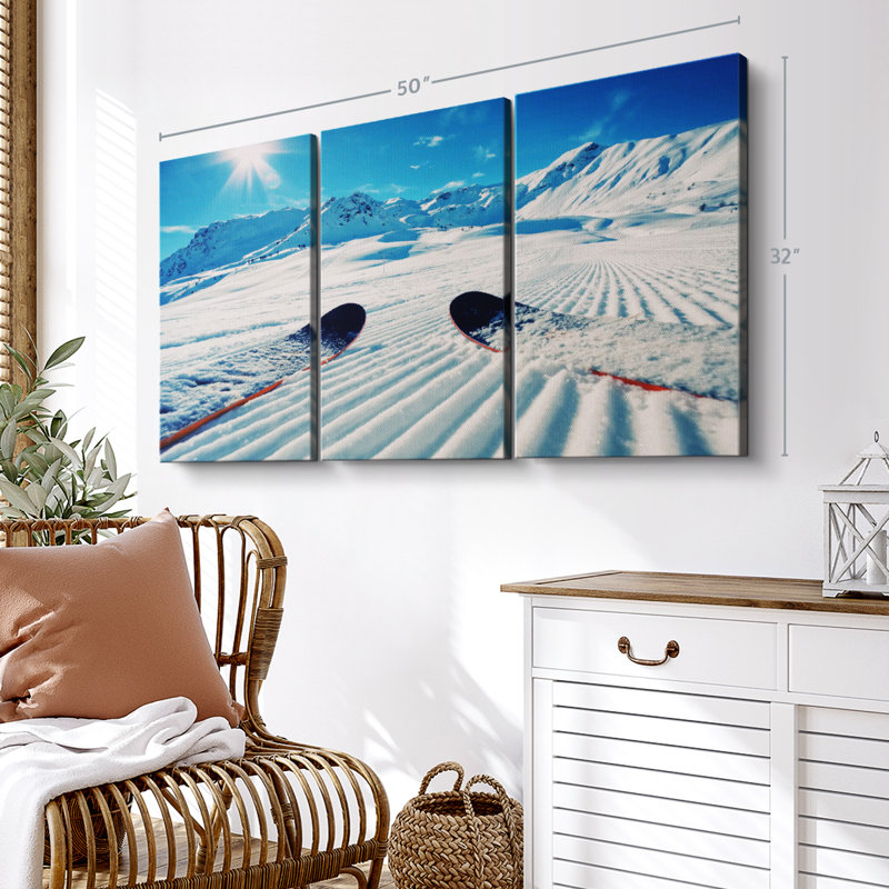 «Skis In Snowy Mountains», 3 pièces sur toile, H 32 po x l 50 po x P 1,25 po