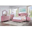 Grand lit tapissier rose en flanelle-67926778