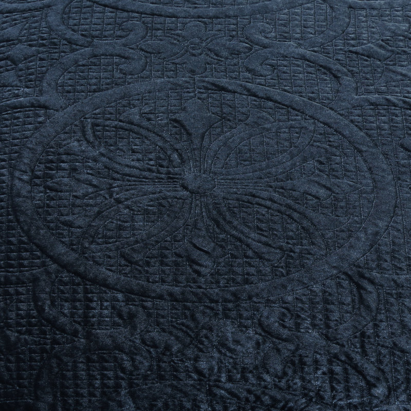 Estate Farmhouse / Country Velvet Quilt, Full/Queen Quilt + 2 Shams, Blue