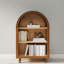 Petite bibliothèque arquée à 3 niveaux avec finition glacis (noyer)