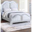Lit contemporain de très grande taille avec finition argentée, lumières à DEL intégrées, silhouette et rayures scintillantes sur un revêtement en tissu doux de style chambre à coucher,-221900253