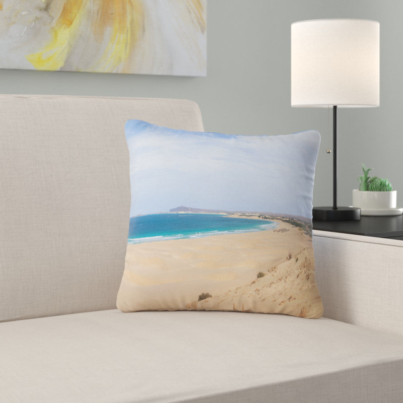 Mer et nuages dans un ciel bleu - oreiller imprimé Sea & Shore, 16 po x 1 po, Coussin décoratif