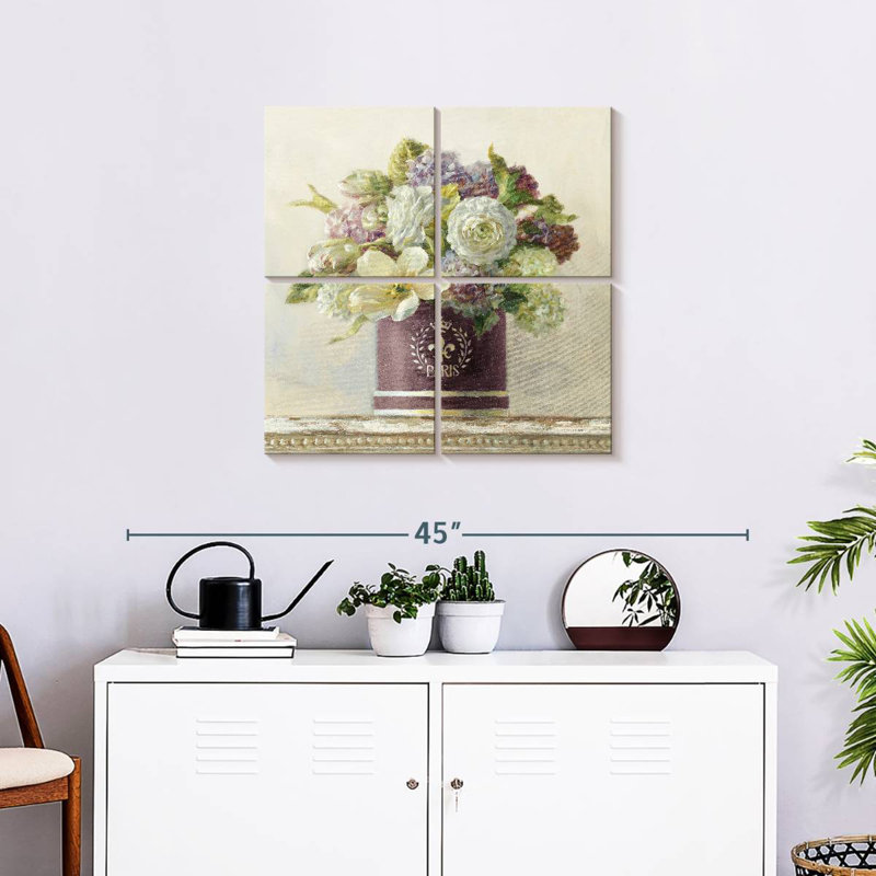 Tulipes dans une boîte à chapeaux aubergine, H 26 po x l 26 po
