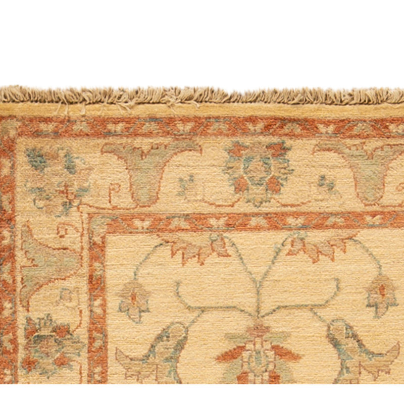 Hand Knotted Wool Area Rug in Ivory And Beige