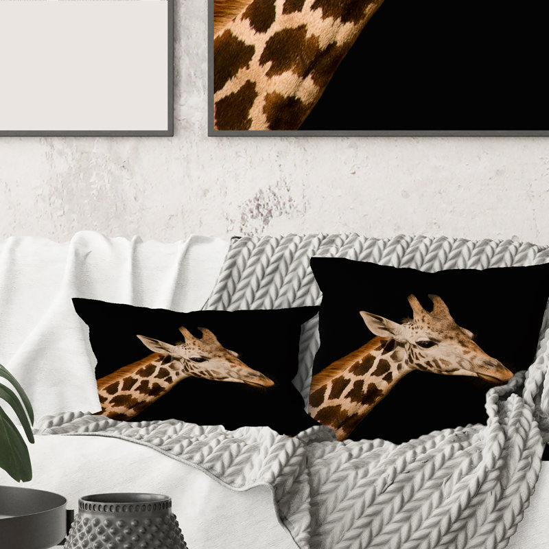 Gros plan, housse de coussin rectangulaire et insert Portrait of a Giraffe IV