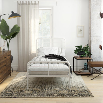 Omparkash Metal Bed