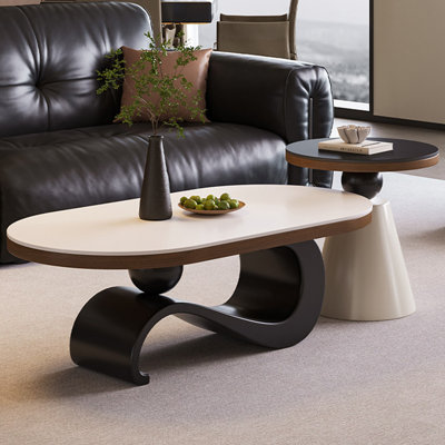 Ensemble de tables basses ovales et rondes