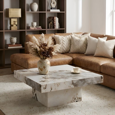 Table basse moderne avec un design texturé élégant